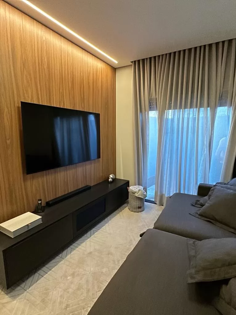 Sobrado à Venda na Modalidade de Porteira Fechada com 3 suítes e piscina, 425m² em Votorantim/SP no Condomínio Alphaville Nova Esplanada