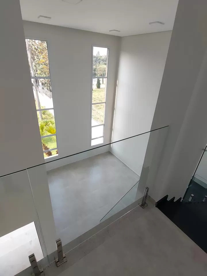 Sobrado à Venda com 3 suítes sendo 2 com closet e piscina, 226m² em Votorantim/SP no Condomínio Belvedere