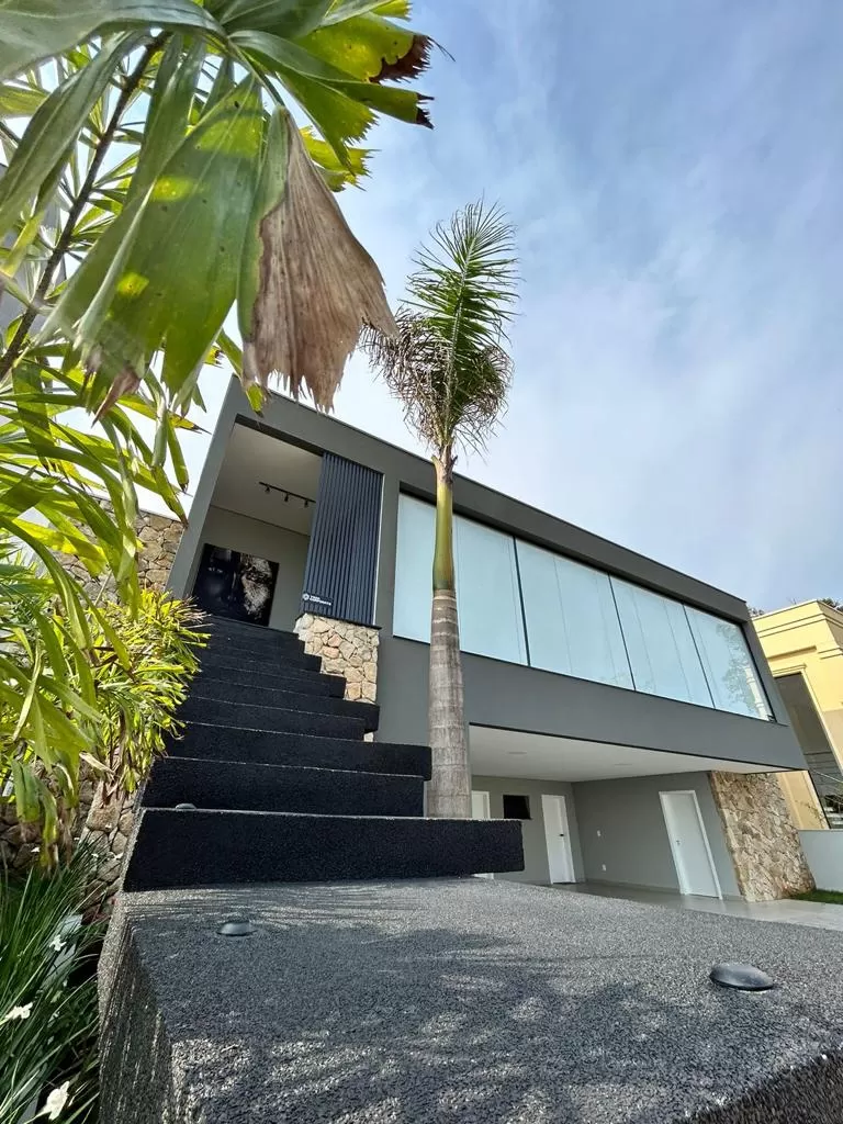 Casa Térrea à Venda e Locação com 3 suítes, escritório, academia, sala de jogos e piscina em Votorantim/SP no Condomínio Alphaville Nova Esplanada