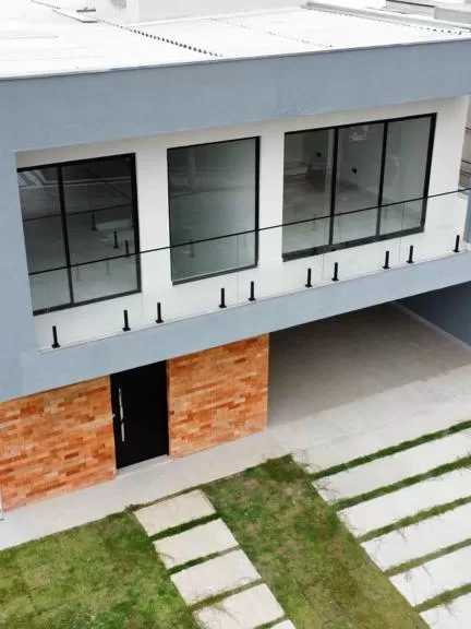 Sobrado Moderno à Venda com 3 suítes, escritório e piscina, 203m² em Votorantim/SP no Condomínio Cyrela Landscape 