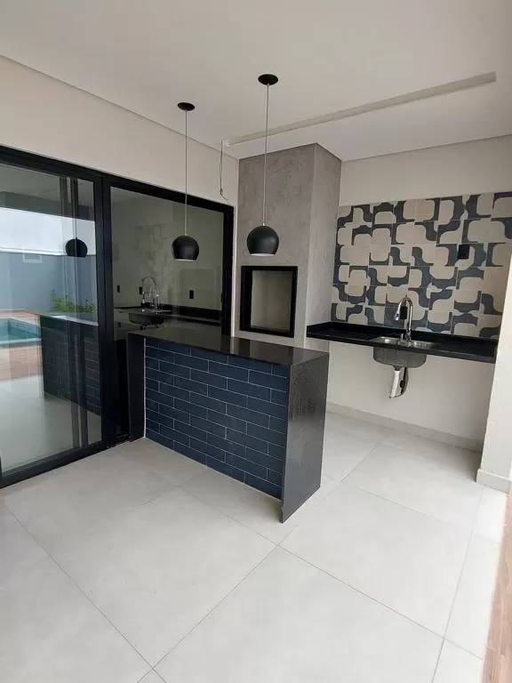 Sobrado Moderno à Venda com 3 suítes, escritório e piscina, 203m² em Votorantim/SP no Condomínio Cyrela Landscape 