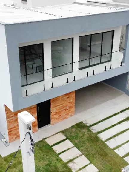Sobrado Moderno à Venda com 3 suítes, escritório e piscina, 203m² em Votorantim/SP no Condomínio Cyrela Landscape 