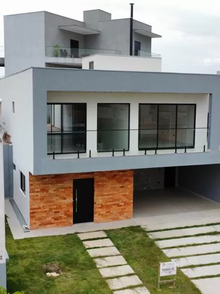 Sobrado Moderno à Venda com 3 suítes, escritório e piscina, 203m² em Votorantim/SP no Condomínio Cyrela Landscape 