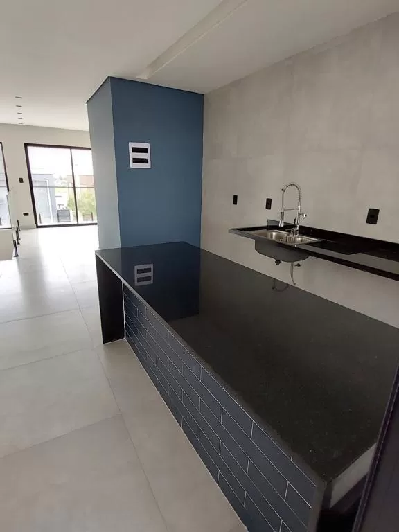 Sobrado Moderno à Venda com 3 suítes, escritório e piscina, 203m² em Votorantim/SP no Condomínio Cyrela Landscape 
