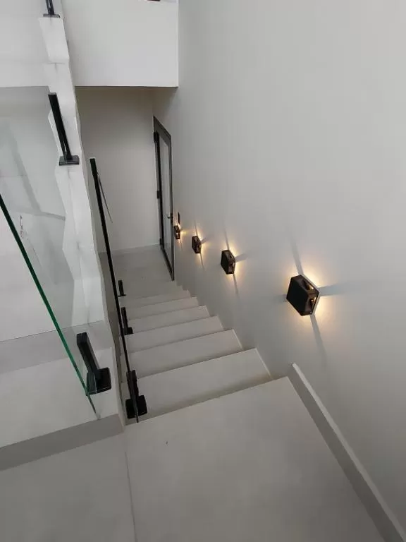 Sobrado Moderno à Venda com 3 suítes, escritório e piscina, 203m² em Votorantim/SP no Condomínio Cyrela Landscape 