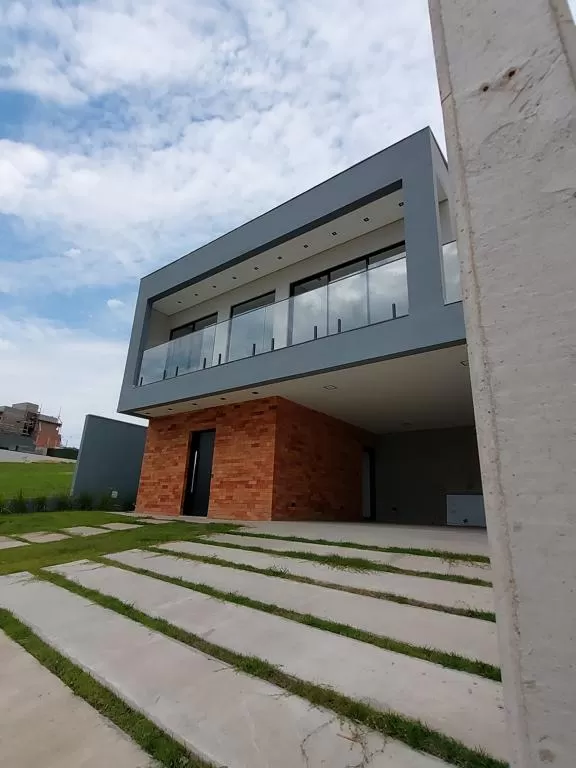 Sobrado Moderno à Venda com 3 suítes, escritório e piscina, 203m² em Votorantim/SP no Condomínio Cyrela Landscape 