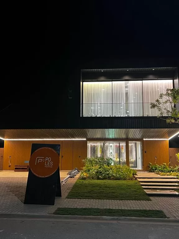 Casa à Venda com 3 suítes, escritório, sala de cinema, piscina e adega, 470m² em Votorantim/SP no Condomínio Alphaville Nova Esplanada
