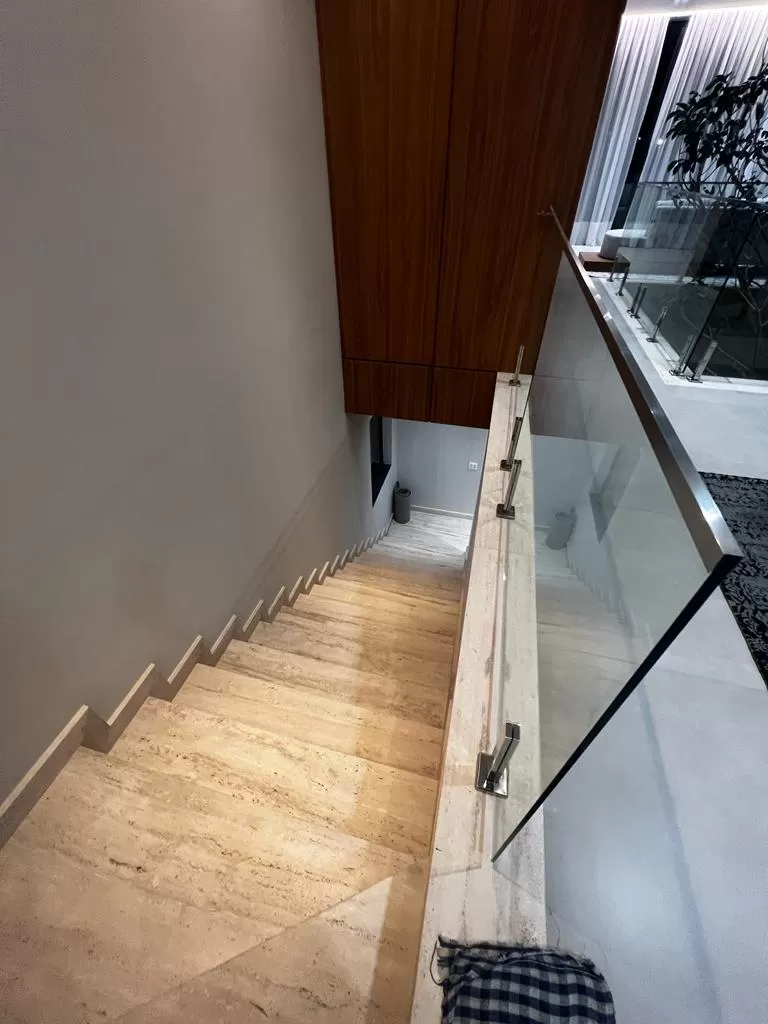 Casa à Venda com 3 suítes, escritório, sala de cinema, piscina e adega, 470m² em Votorantim/SP no Condomínio Alphaville Nova Esplanada