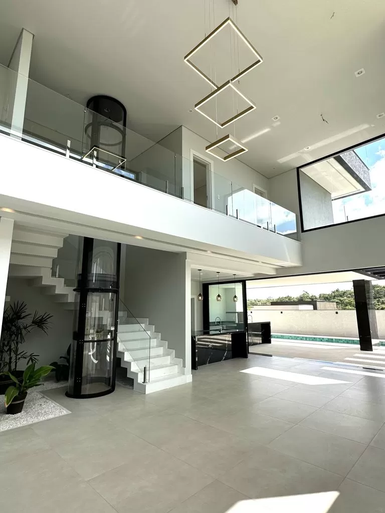 Casa à Venda com 4 suítes e escritório, 357m² em Votorantim/SP no Condomínio Alphaville Nova Esplanada