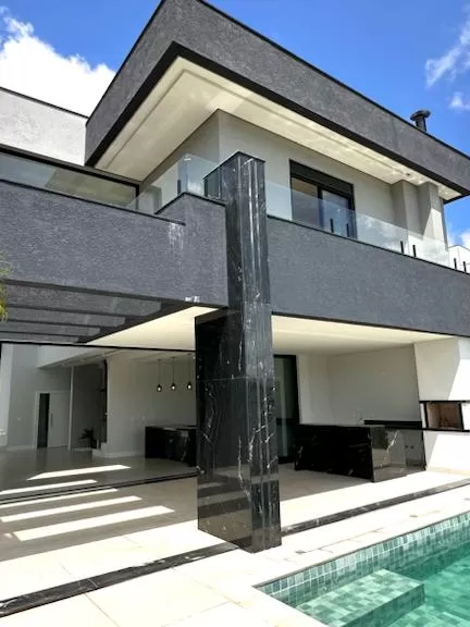 Casa à Venda com 4 suítes e escritório, 357m² em Votorantim/SP no Condomínio Alphaville Nova Esplanada