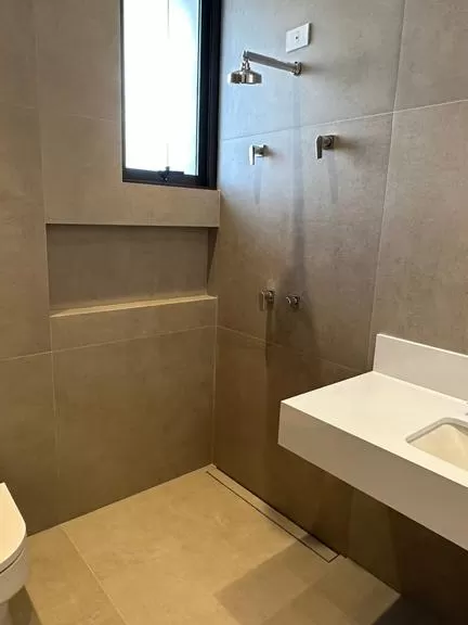 Sobrado à Venda com 4 suítes sendo 1 master e piscina, 421m² em Votorantim/SP no Condomínio Alphaville Nova Esplanada