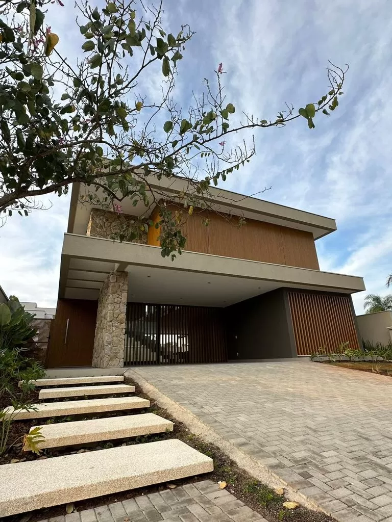 Sobrado à Venda com 4 suítes sendo 1 master e piscina, 421m² em Votorantim/SP no Condomínio Alphaville Nova Esplanada