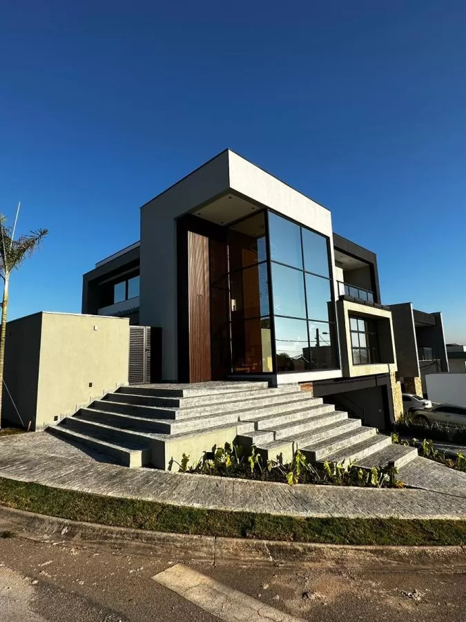 Casa à Venda com 3 suítes, escritório e piscina em Sorocaba/SP no Condomínio Campos do Conde