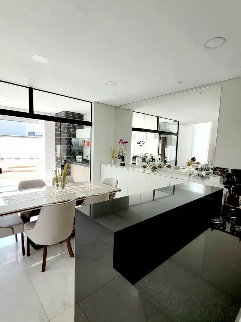 Casa à Venda na Modalidade de Porteira Fechada com 3 suítes e jacuzzi, 192m² em Sorocaba/SP no Condomínio Terras de São Francisco