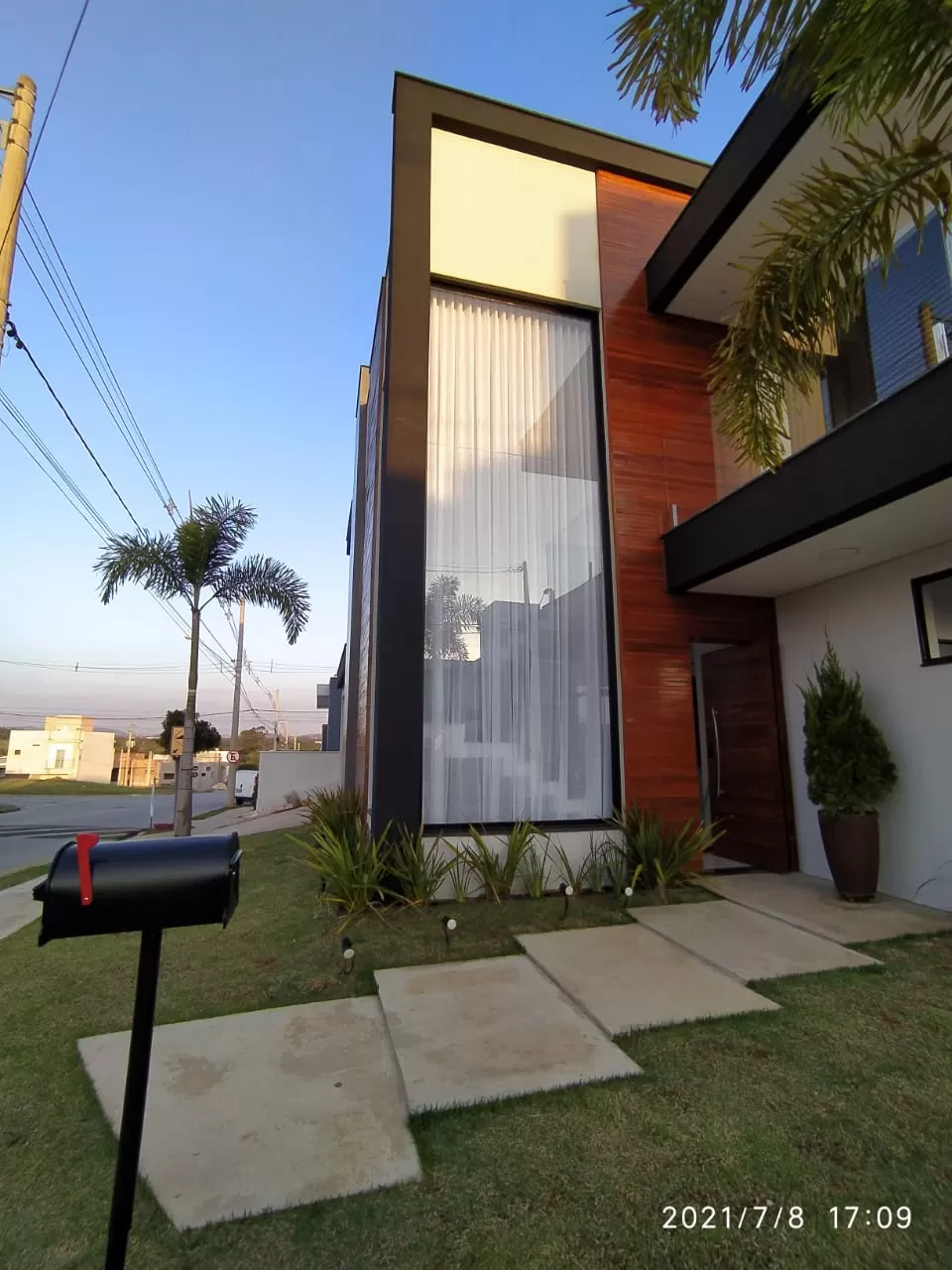 Casa à Venda na Modalidade de Porteira Fechada com 3 suítes e jacuzzi, 192m² em Sorocaba/SP no Condomínio Terras de São Francisco