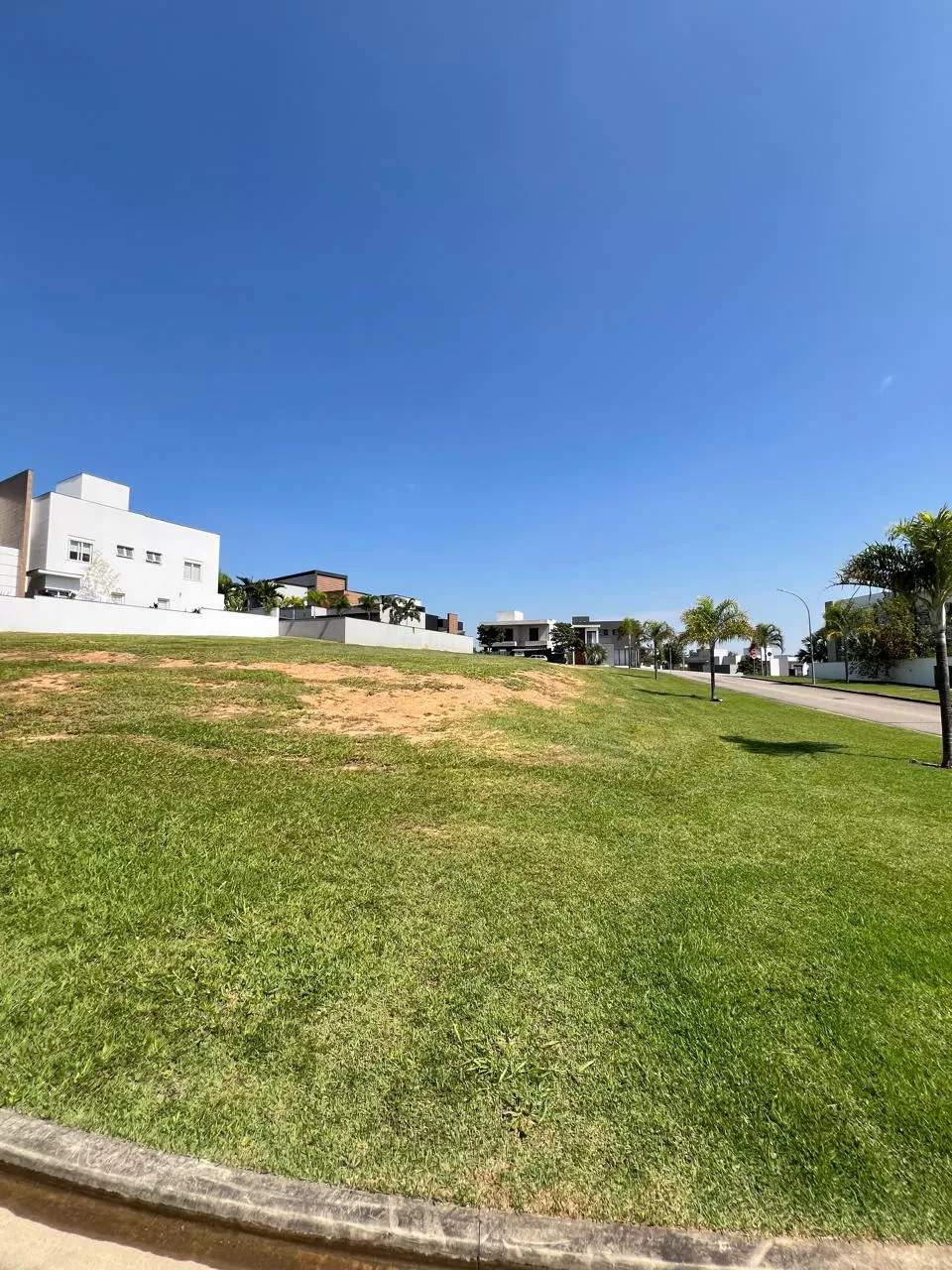 Terreno Plano à Venda com ótima topografia, 554m² no Condomínio Alphaville Nova Esplanada 1 em Votorantim/SP