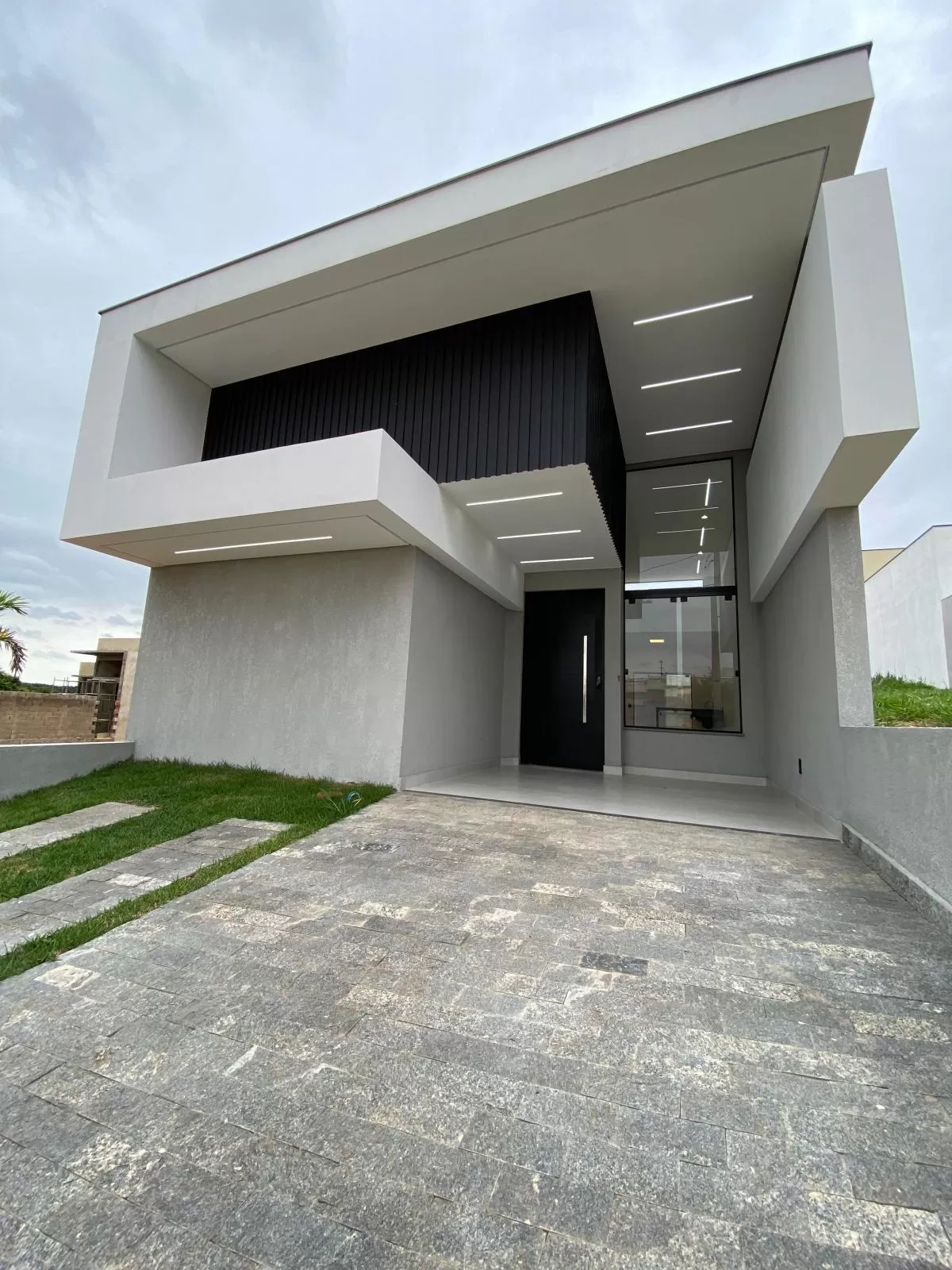 Casa à Venda com 3 quartos sendo 1 suíte e banheira de hidromassagem, 107m² em Sorocaba/SP no Condominio Villagio Ipanema