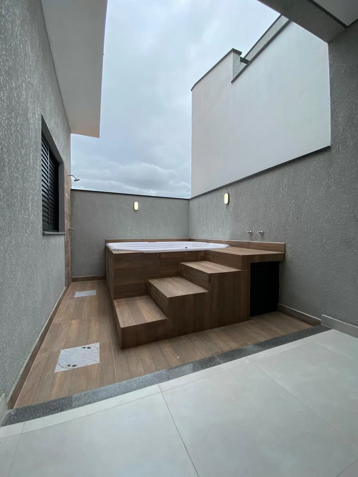 Casa à Venda com 3 quartos sendo 1 suíte e banheira de hidromassagem, 107m² em Sorocaba/SP no Condominio Villagio Ipanema