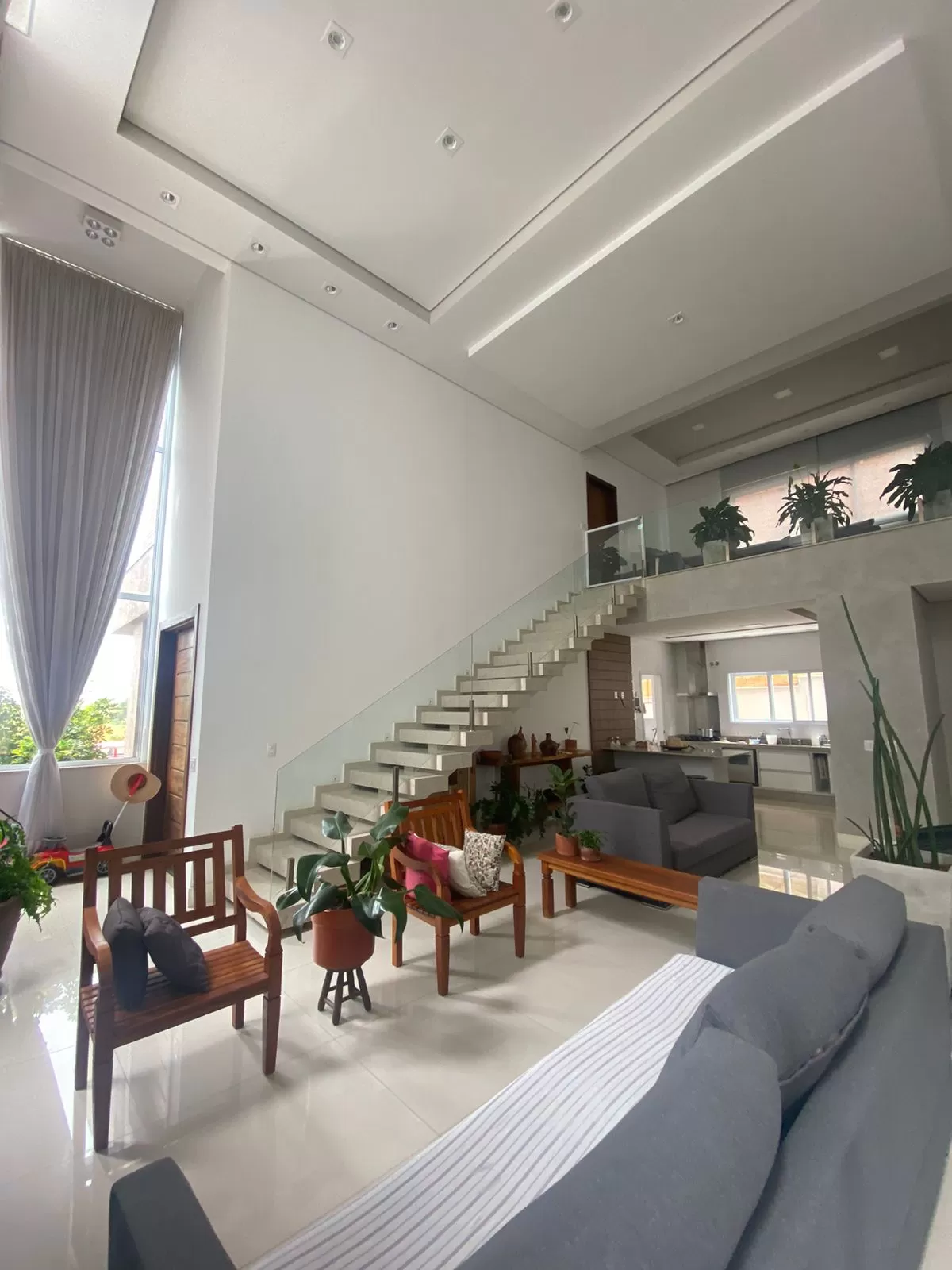 Casa à Venda e Locação com 4 suítes, escritório e piscina, 390m² em Votorantim/SP no Condominio Alphaville Nova Esplanada