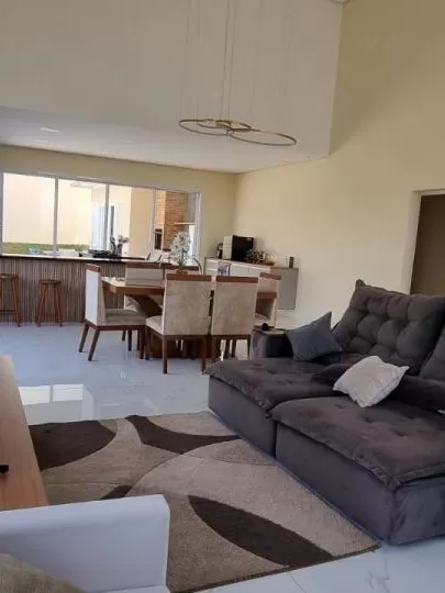 Casa à Venda com 3 suítes sendo 1 master com closet e móveis planejados, 280m² em Votorantim/SP no Condomínio Alphaville Nova Esplanada 