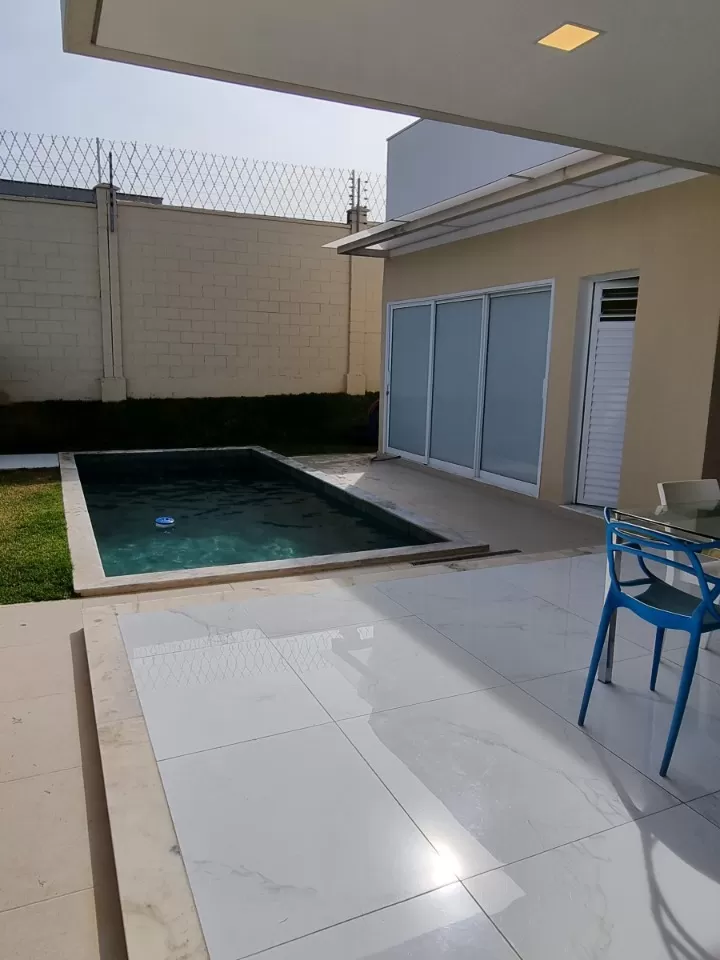 Casa à Venda com 3 suítes sendo 1 master com closet e móveis planejados, 280m² em Votorantim/SP no Condomínio Alphaville Nova Esplanada 
