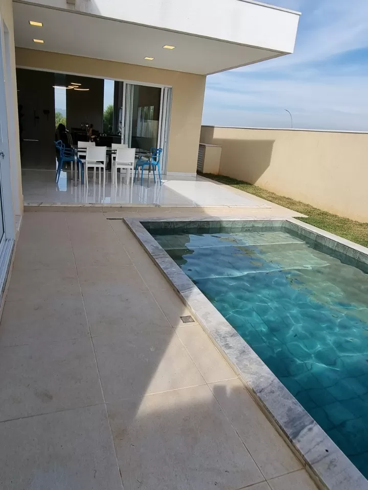 Casa à Venda com 3 suítes sendo 1 master com closet e móveis planejados, 280m² em Votorantim/SP no Condomínio Alphaville Nova Esplanada 