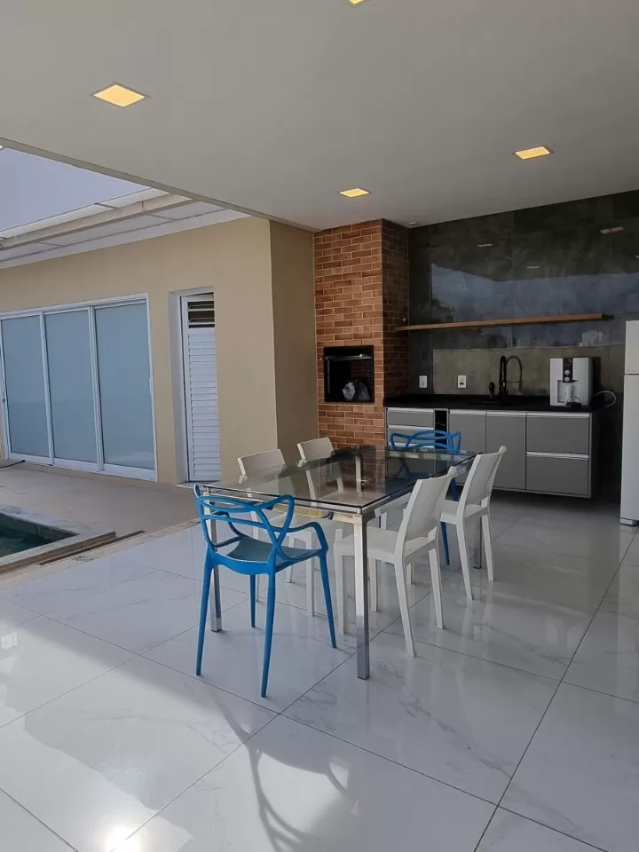 Casa à Venda com 3 suítes sendo 1 master com closet e móveis planejados, 280m² em Votorantim/SP no Condomínio Alphaville Nova Esplanada 