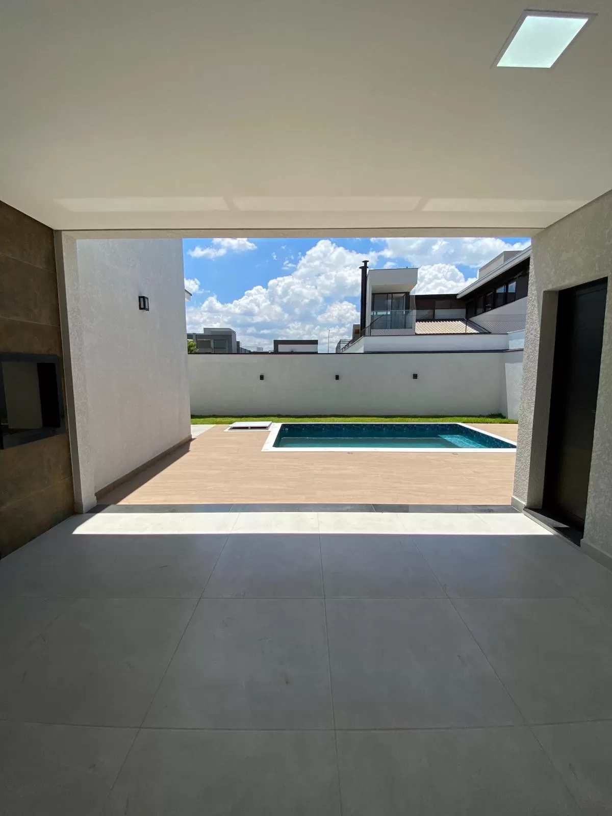Casa à Venda com 3 suítes, escritório e piscina, 240m² em Votorantim/SP no Condomínio Alphaville Nova Esplanada