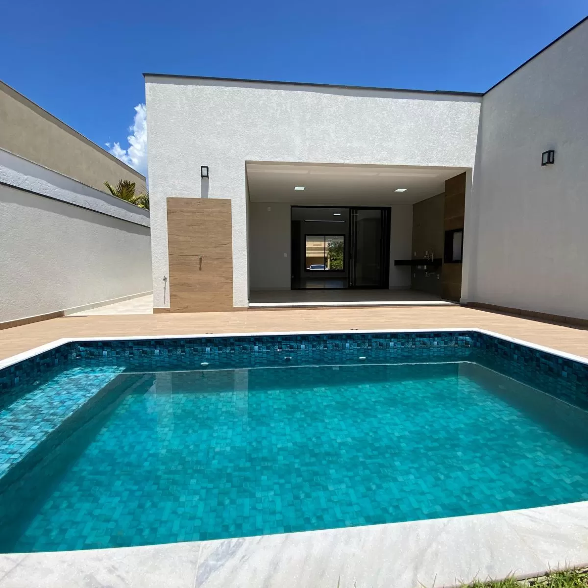 Casa à Venda com 3 suítes, escritório e piscina, 240m² em Votorantim/SP no Condomínio Alphaville Nova Esplanada