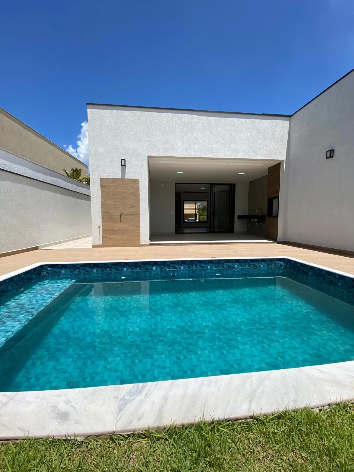 Casa à Venda com 3 suítes, escritório e piscina, 240m² em Votorantim/SP no Condomínio Alphaville Nova Esplanada