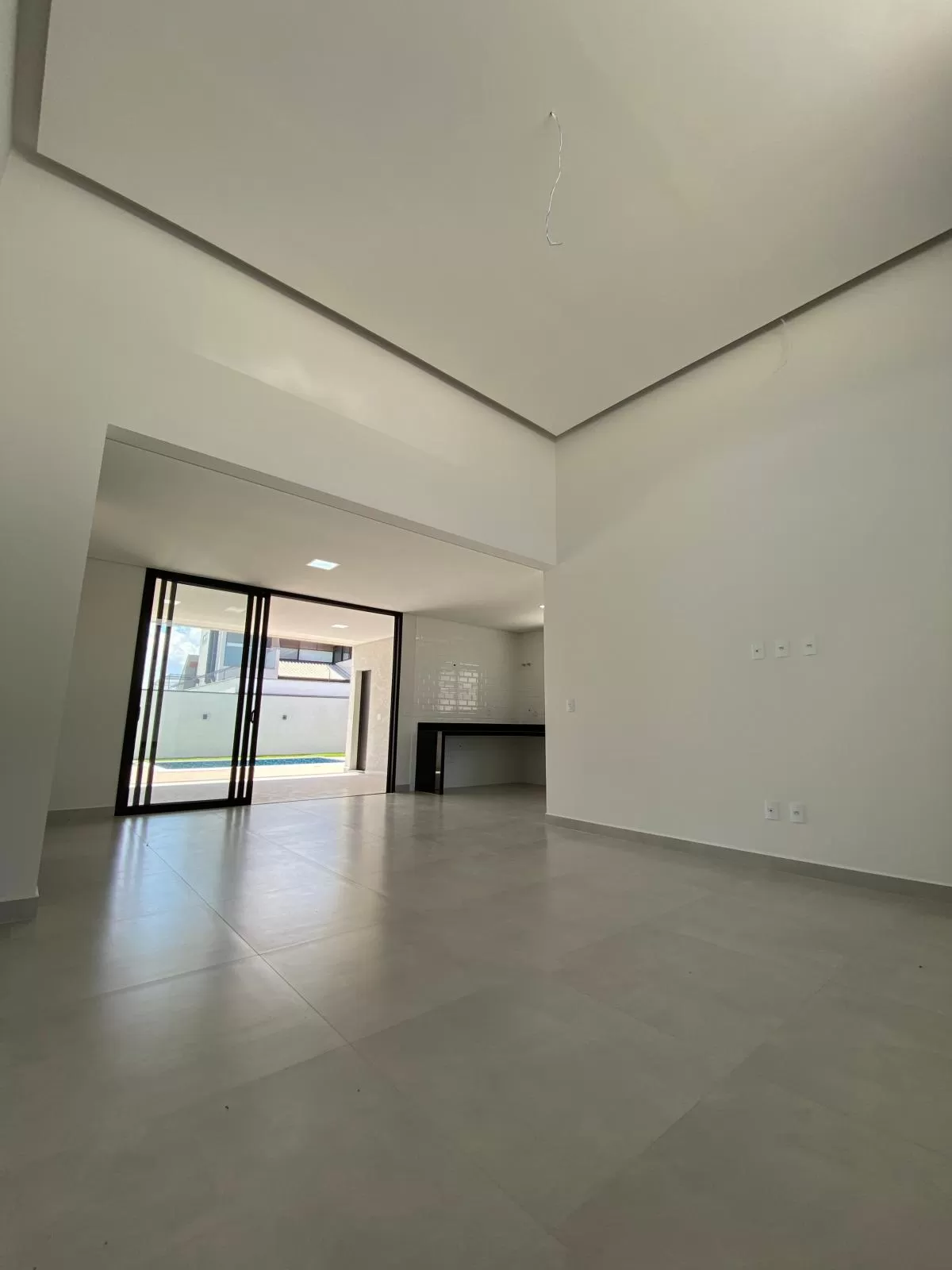 Casa à Venda com 3 suítes, escritório e piscina, 240m² em Votorantim/SP no Condomínio Alphaville Nova Esplanada