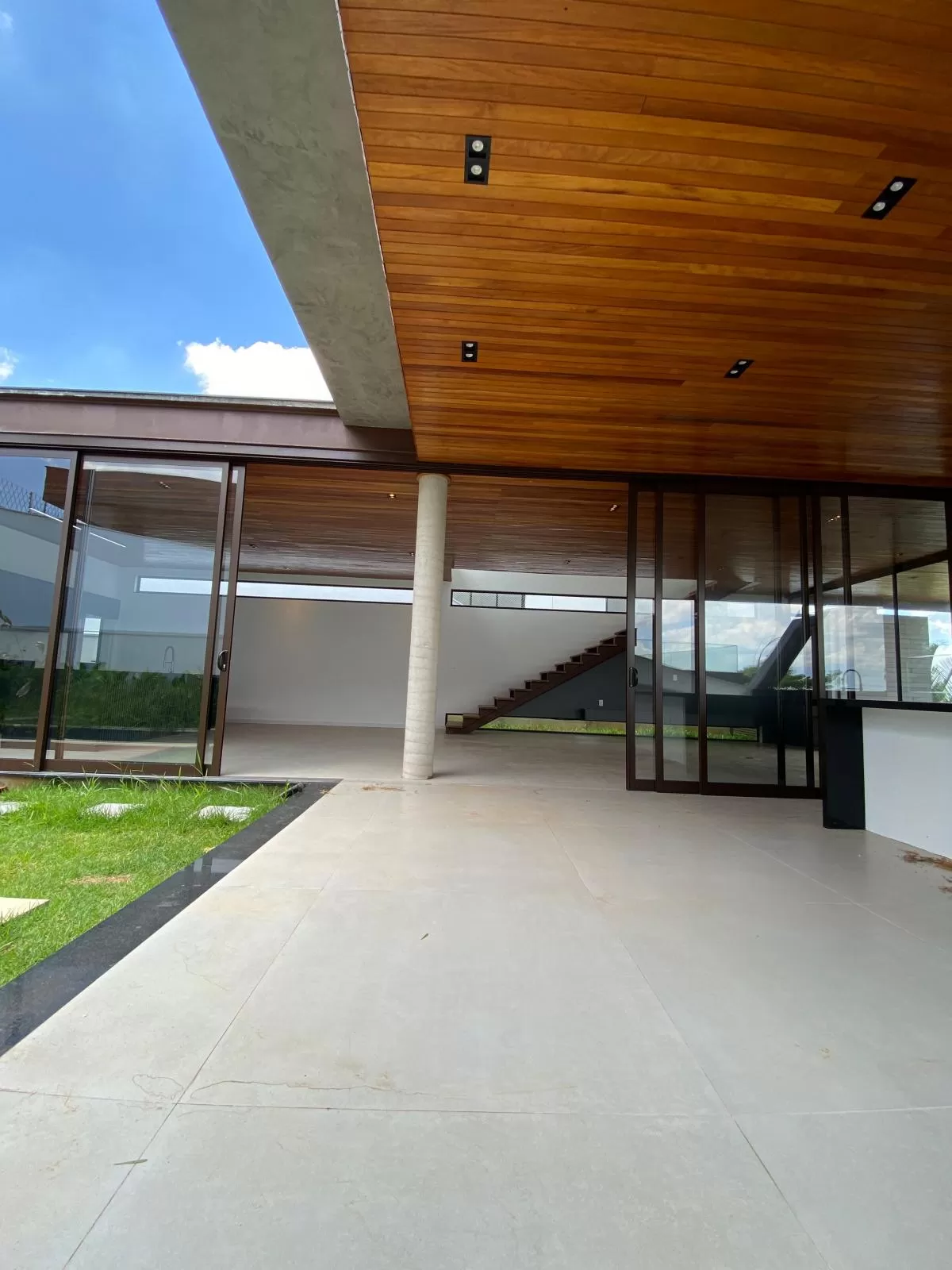 Casa à Venda com 3 suítes sendo 1 master com closet e piscina, 360m² em Votorantim/SP no Condomínio Alphaville Nova Esplanada