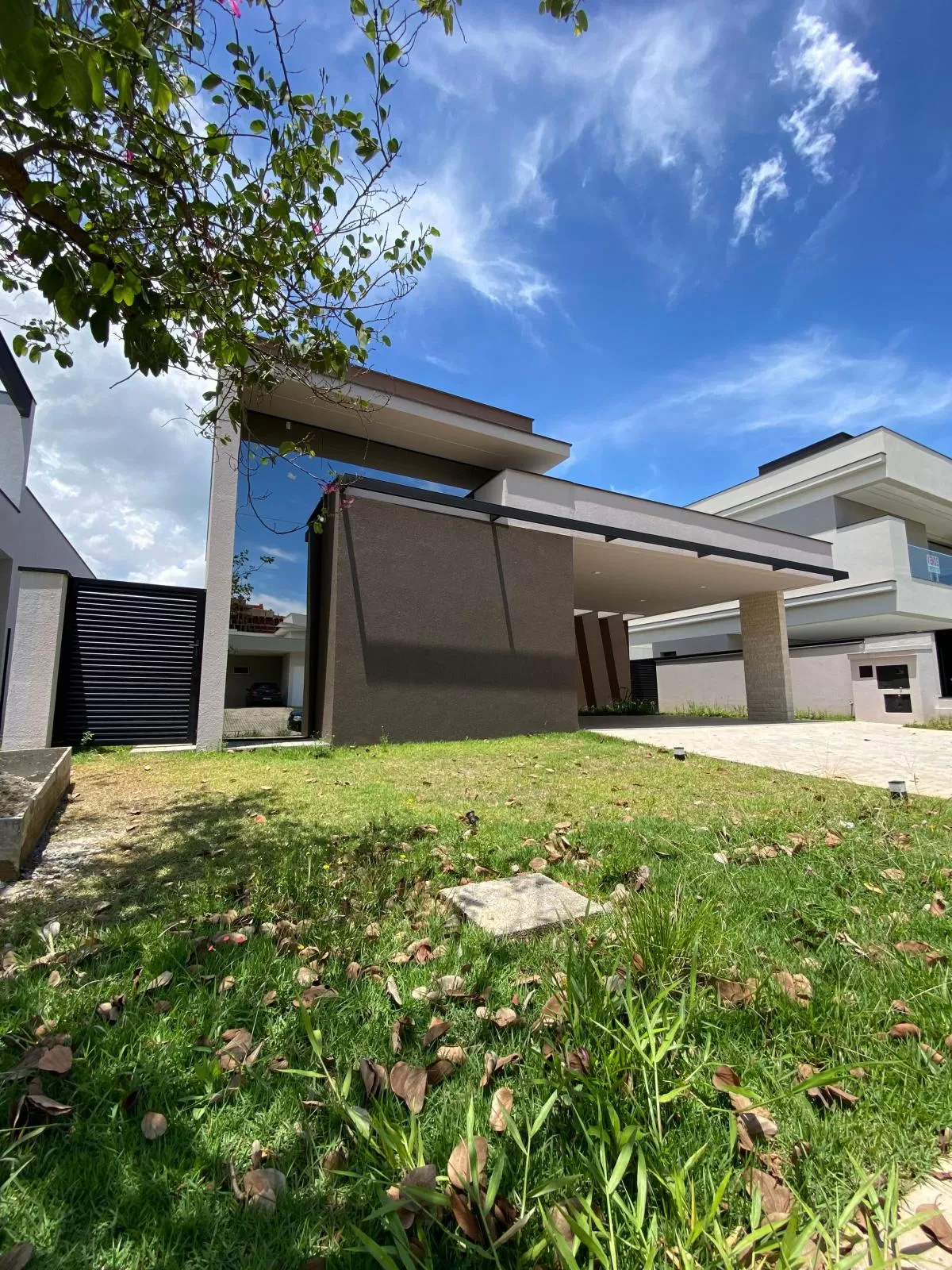 Casa à Venda com 3 suítes sendo 1 master com banheira de hidromassagem e piscina aquecida com hidromassagem, 251m² em Votorantim/SP no Condominio Alphaville Nova Esplanada