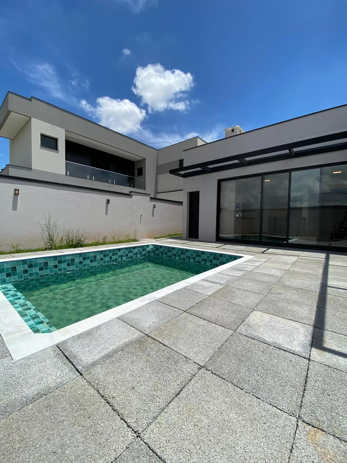 Casa à Venda com 3 suítes sendo 1 master com banheira de hidromassagem e piscina aquecida com hidromassagem, 251m² em Votorantim/SP no Condominio Alphaville Nova Esplanada