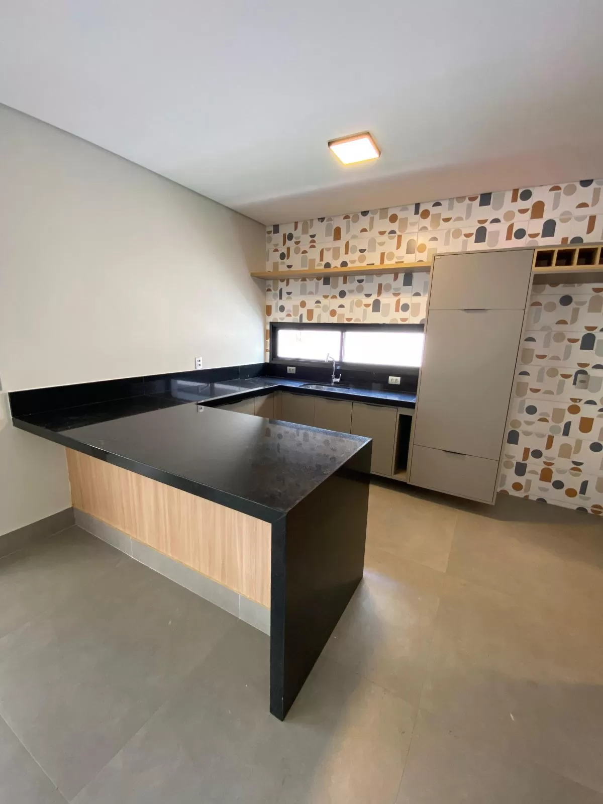 Casa à Venda com 3 suítes sendo 1 master com banheira de hidromassagem e piscina aquecida com hidromassagem, 251m² em Votorantim/SP no Condominio Alphaville Nova Esplanada
