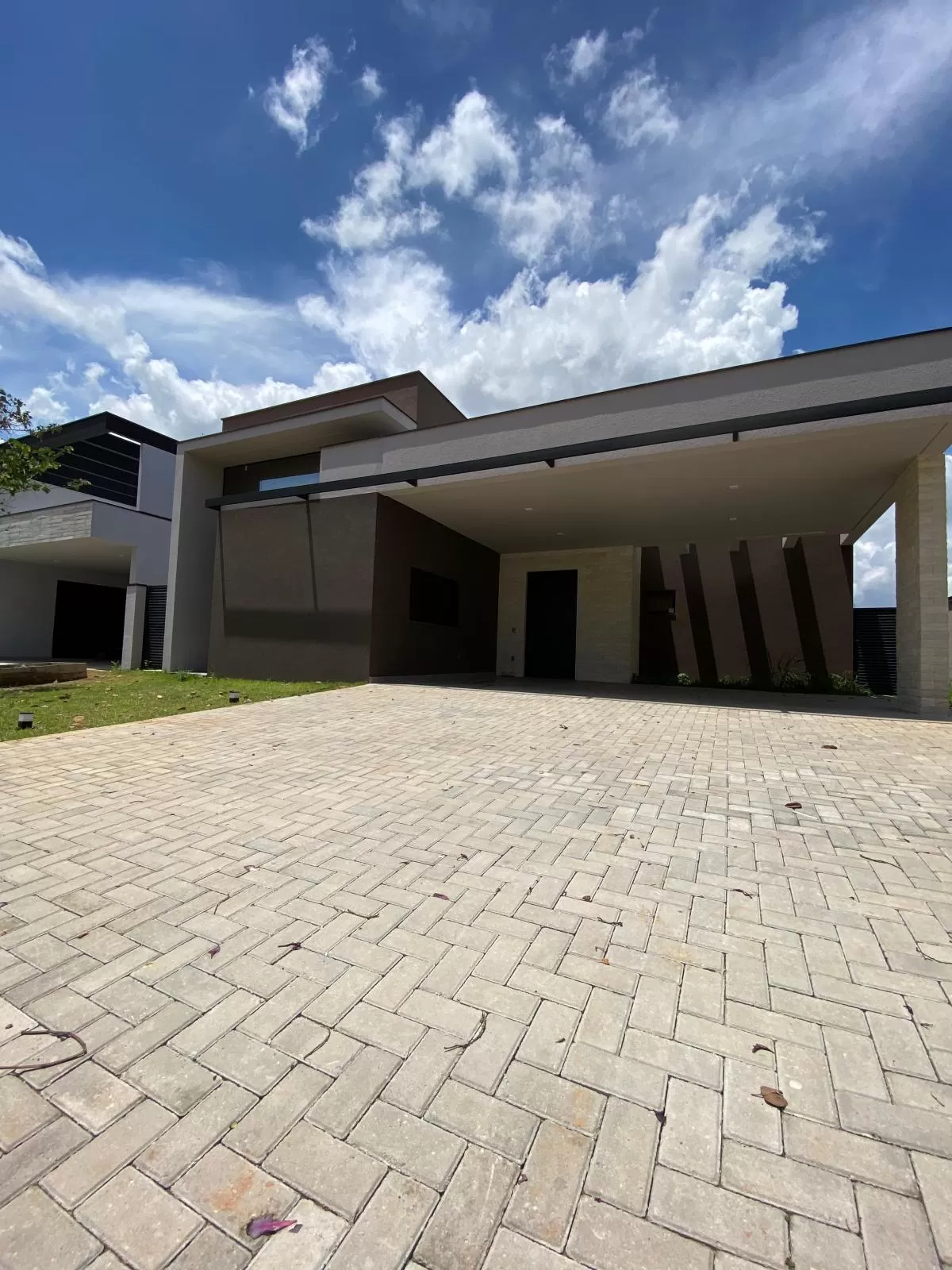 Casa à Venda com 3 suítes sendo 1 master com banheira de hidromassagem e piscina aquecida com hidromassagem, 251m² em Votorantim/SP no Condominio Alphaville Nova Esplanada
