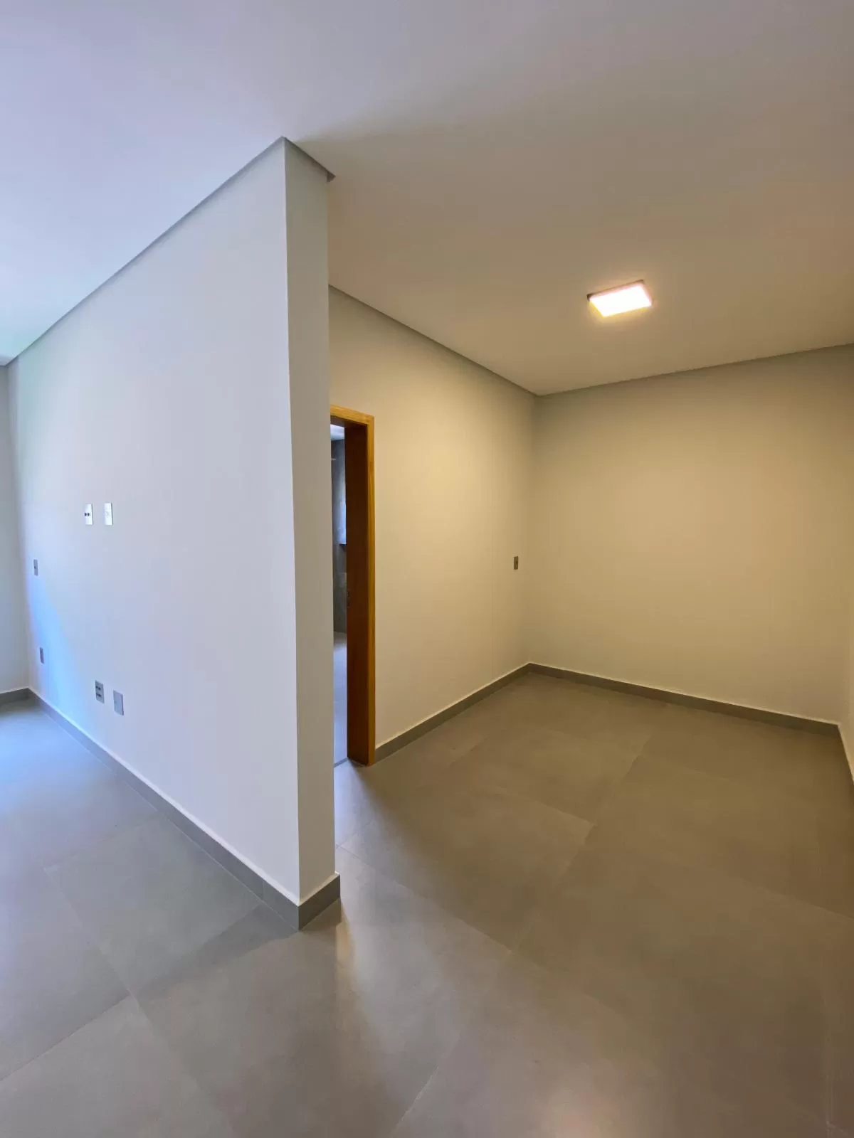 Casa à Venda com 3 suítes sendo 1 master com banheira de hidromassagem e piscina aquecida com hidromassagem, 251m² em Votorantim/SP no Condominio Alphaville Nova Esplanada
