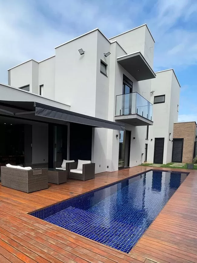 Casa à Venda com 3 suítes sendo 1 master com closet e piscina climatizada, 295m² em Votorantim/SP no Condomínio Alphaville Nova Esplanada
