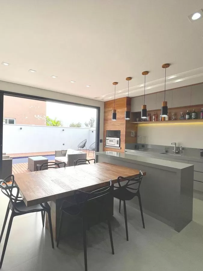 Casa à Venda com 3 suítes sendo 1 master com closet e piscina climatizada, 295m² em Votorantim/SP no Condomínio Alphaville Nova Esplanada