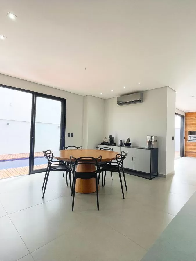 Casa à Venda com 3 suítes sendo 1 master com closet e piscina climatizada, 295m² em Votorantim/SP no Condomínio Alphaville Nova Esplanada
