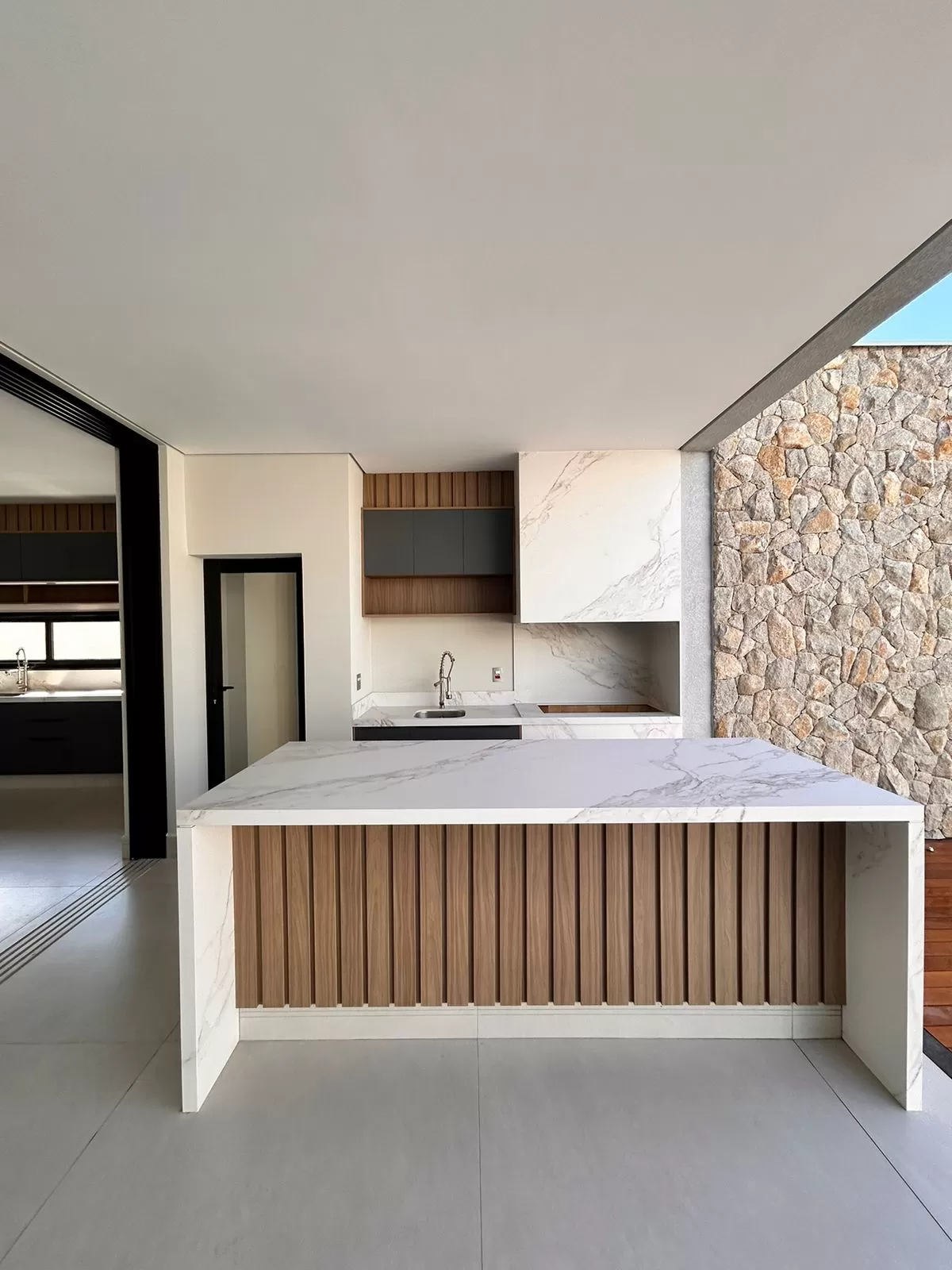 Casa à Venda com 4 suítes, escritório, piscina e aquecimento solar, 359m² em Votorantim/SP no Condomínio Alphaville Nova Esplanada