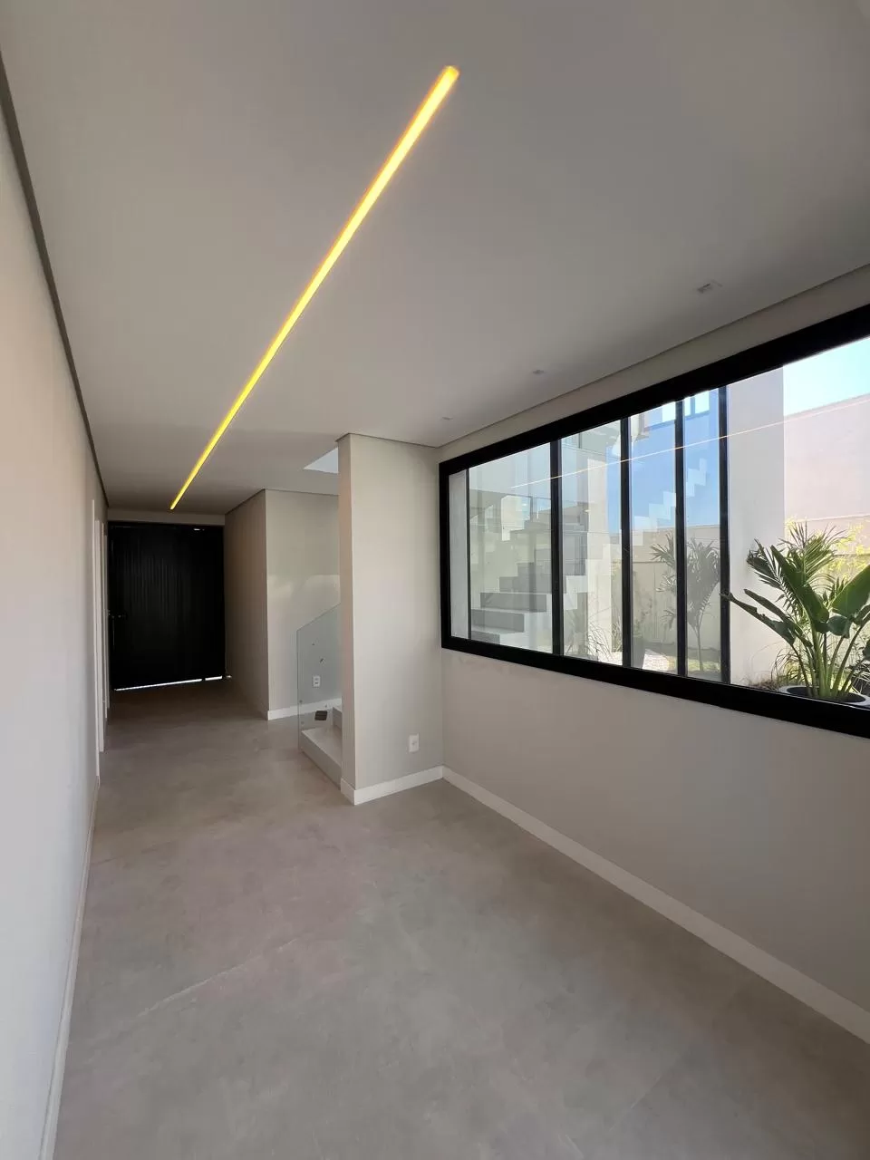 Sobrado à Venda com 4 suítes, escritório, adega e piscina, 367m² em Votorantim/SP no Condomínio Alphaville Nova Esplanada 
