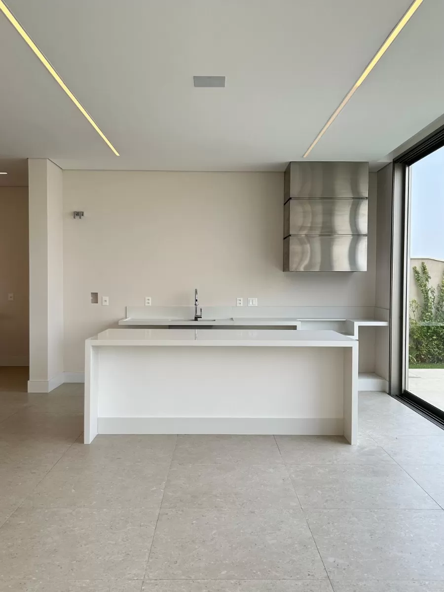 Sobrado à Venda com 5 suítes com closet e piscina, 415m² em Votorantim/SP no Condomínio Alphaville Nova Esplanada