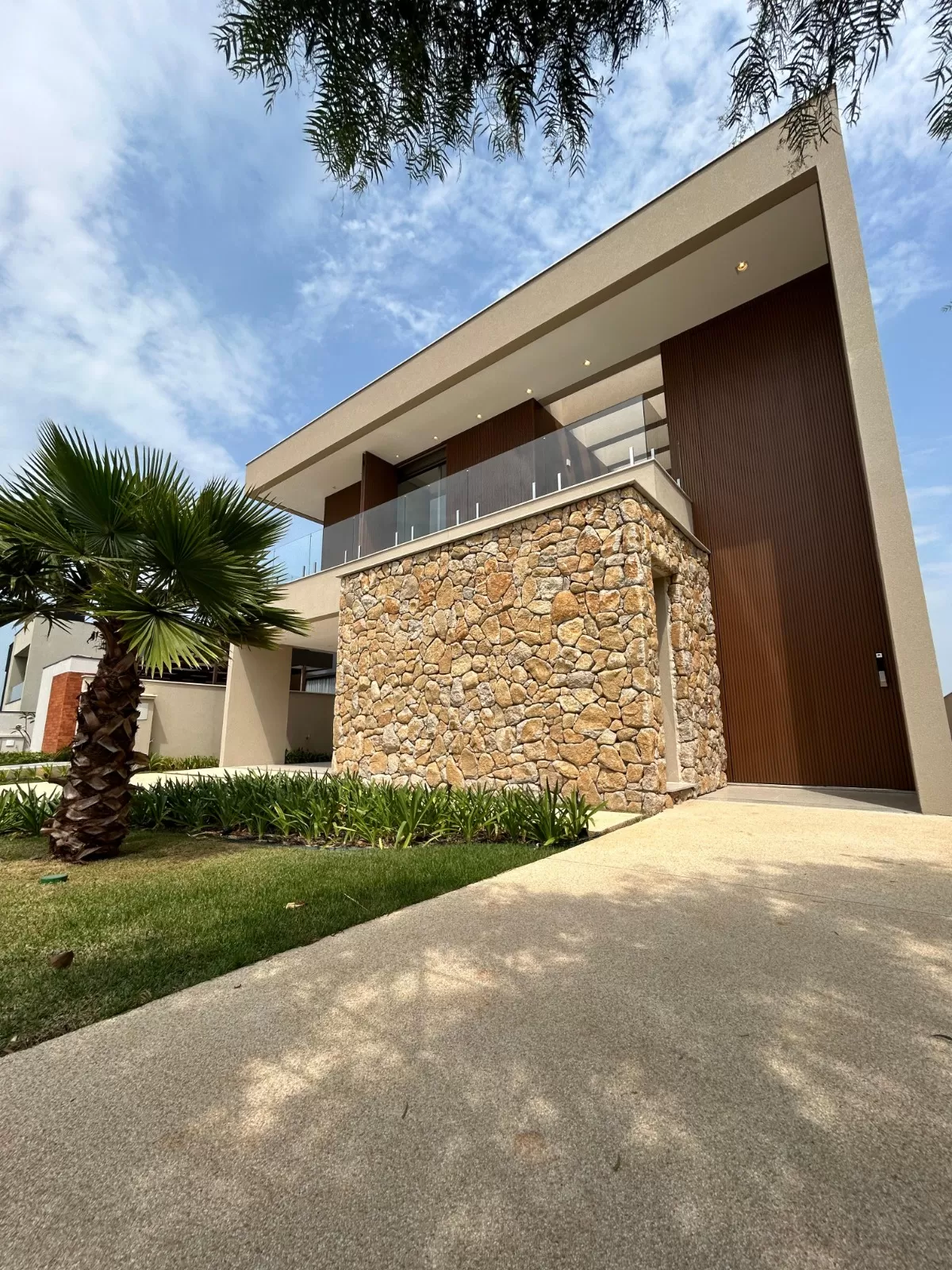 Sobrado à Venda com 5 suítes com closet e piscina, 415m² em Votorantim/SP no Condomínio Alphaville Nova Esplanada