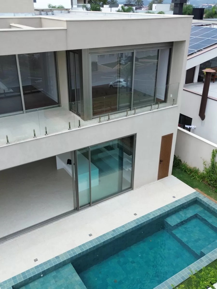 Sobrado à Venda com 5 suítes com closet e piscina, 415m² em Votorantim/SP no Condomínio Alphaville Nova Esplanada