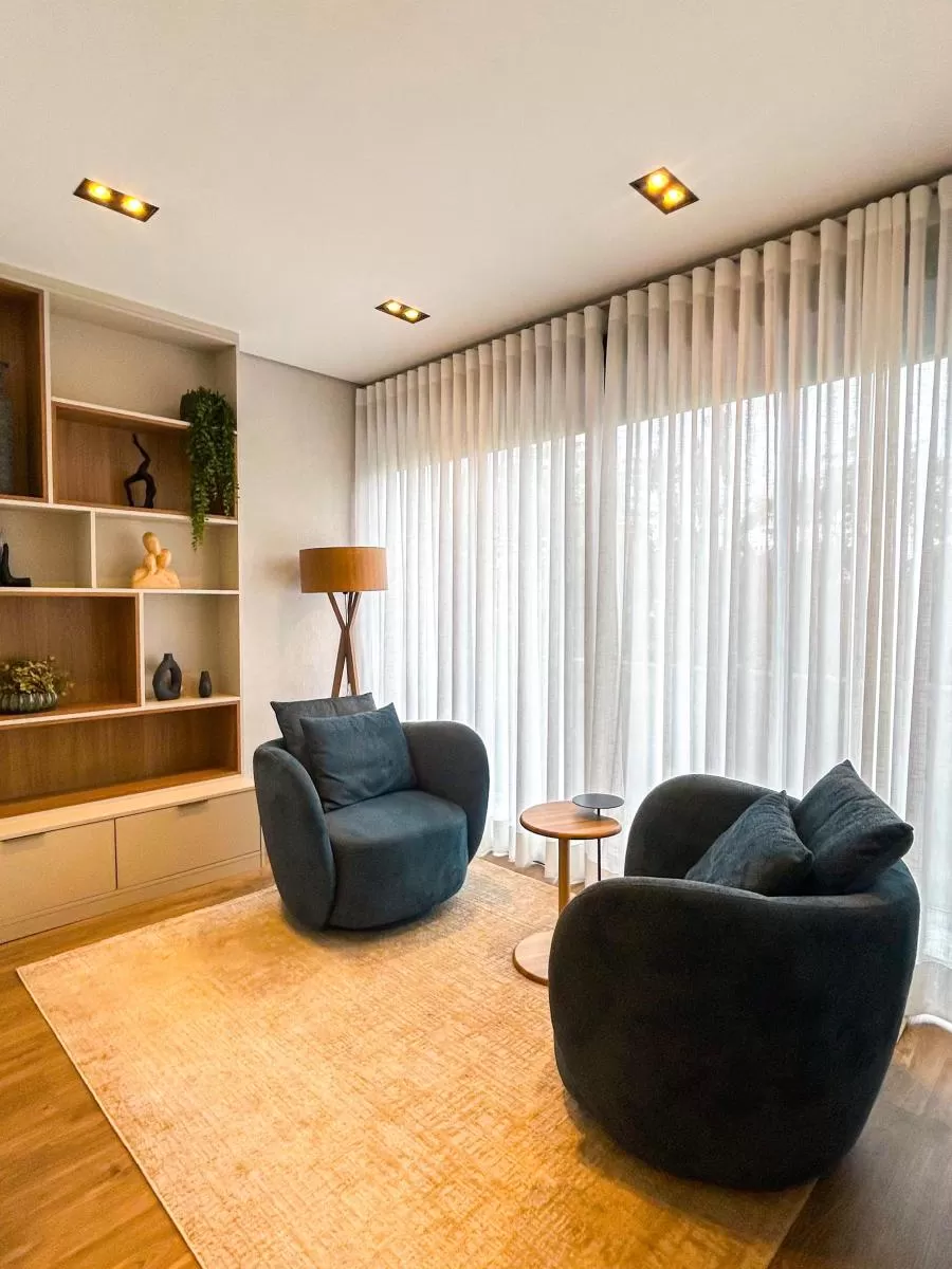 Sobrado à Venda na Modalide de Porteira Fechada com 4 suítes, banheira de imersão e piscina de borda infinita, 328m² em Votorantim/SP no Condomínio Alphaville Nova Esplanada