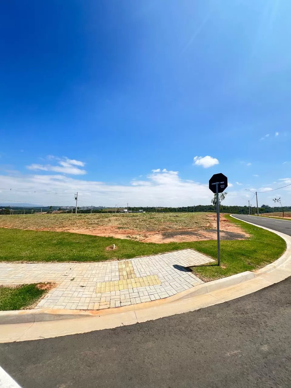 Terreno De Esquina à Venda com ótima topografia, 361m² no Condomínio Terras Alpha em Votorantim/SP 