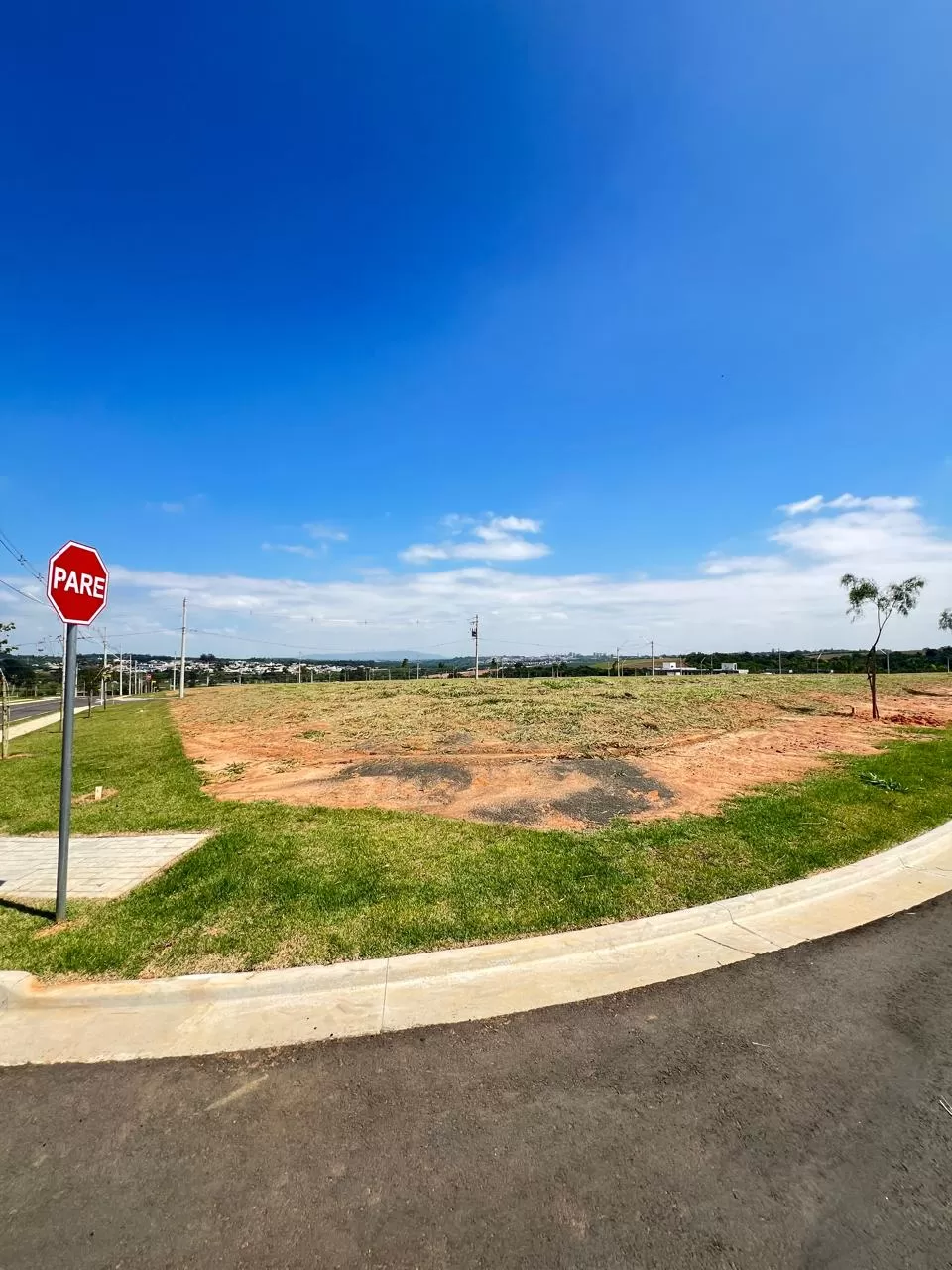 Terreno De Esquina à Venda com ótima topografia, 361m² no Condomínio Terras Alpha em Votorantim/SP 