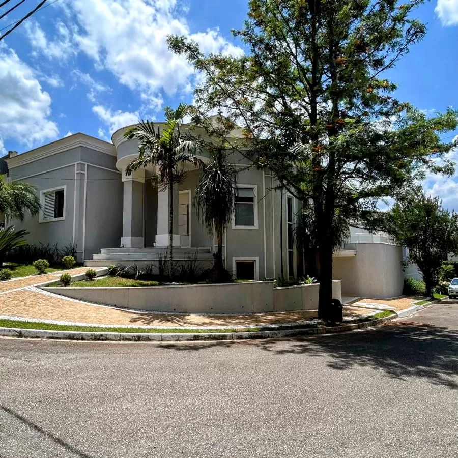 Casa de Esquina à Venda com 3 suítes, escritório e área gourmet com piscina, 232m² no Condomínio Belvedere II em Votorantim/SP