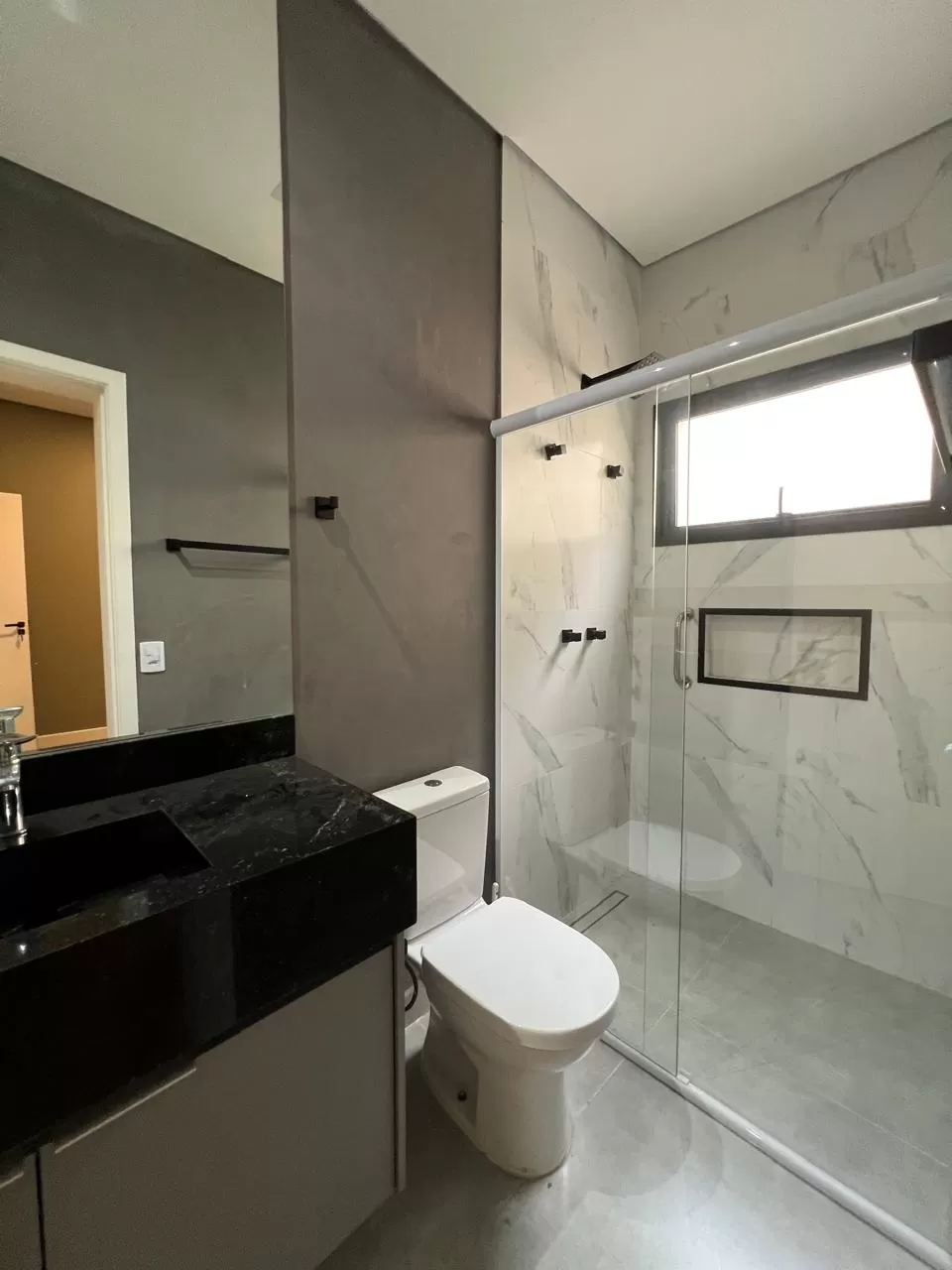 Casa Térrea à Venda com 3 suítes e piscina, 253m² em Votorantim/SP no Condomínio Alphaville Nova Esplanada